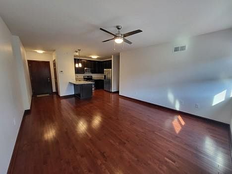 4th image of 326 W Jefferson St Ste 205