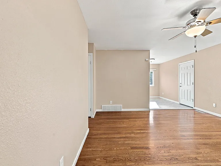 1407 Willshire Dr — Photo 2