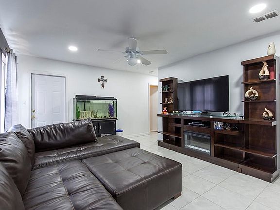 2nd image of 1205 San Pedro St