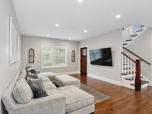 3rd image of 527 1st St