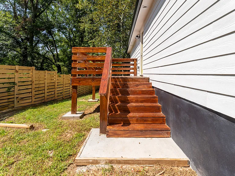 176 Stanhope Cir NW — Photo 33
