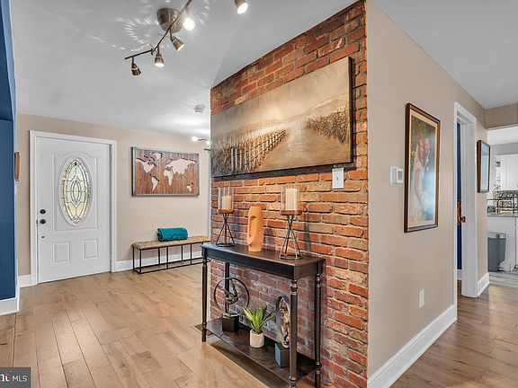 4th image of 419 Radix Rd