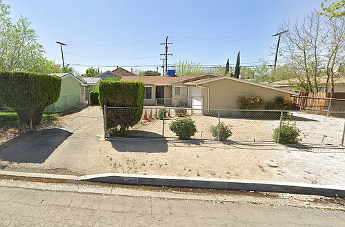 1560 W Avenue H #10 Photo 1