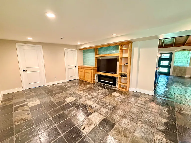 26084 Pichon Rd — Photo 5