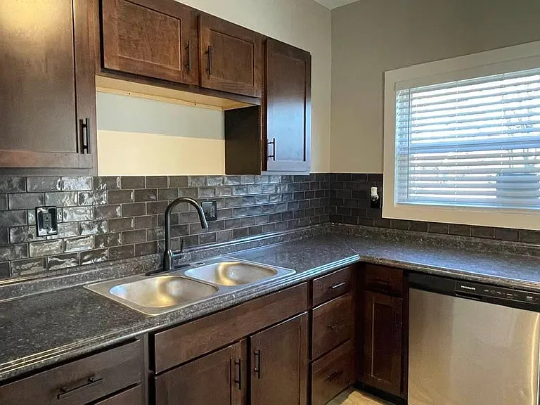 140 S Eureka Ave — Photo 9