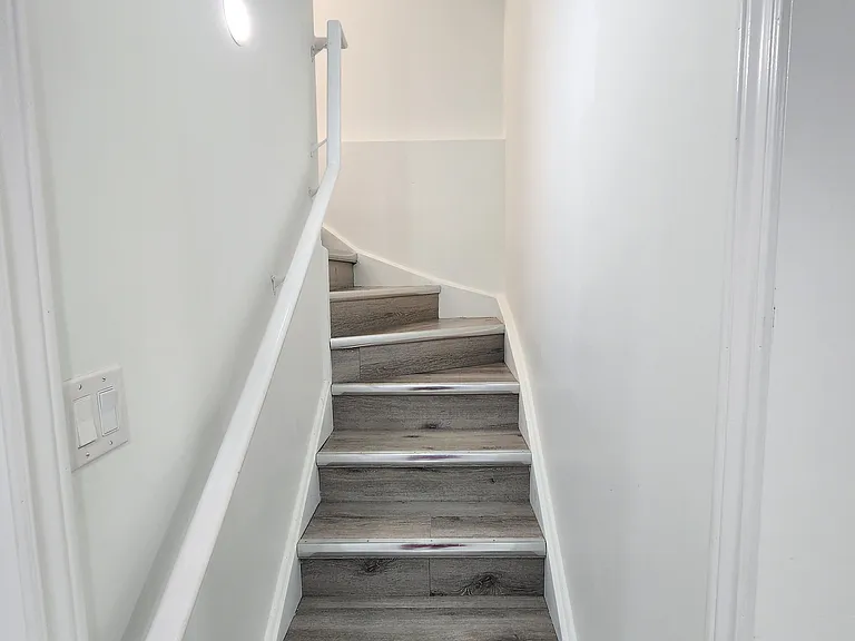 67 Calabria Dr #BASEMENT — Photo 3
