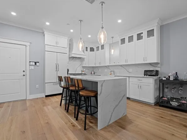 298 Washington St #210, Westwood, MA 02090