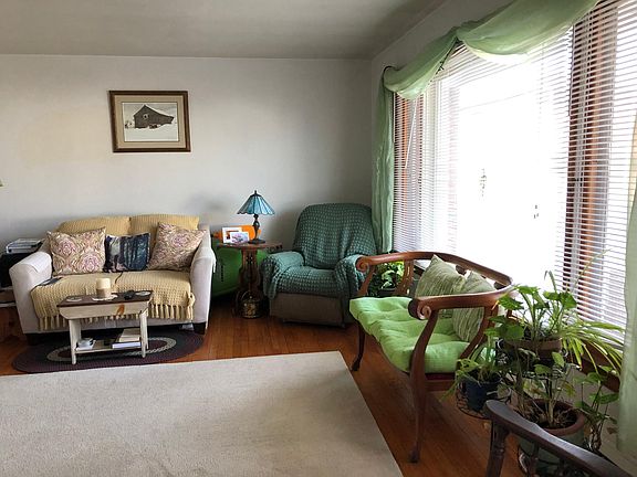 3rd image of 707 Chestnut St