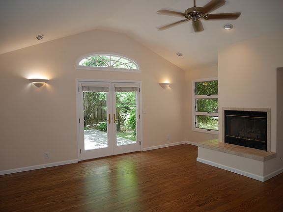 2nd image of 1265 Santa Cruz Ave