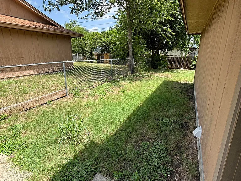 2204 Shoemaker Dr #2 — Photo 12