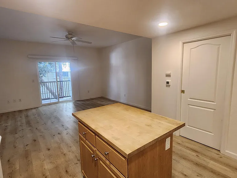1033 S St #6 — Photo 7