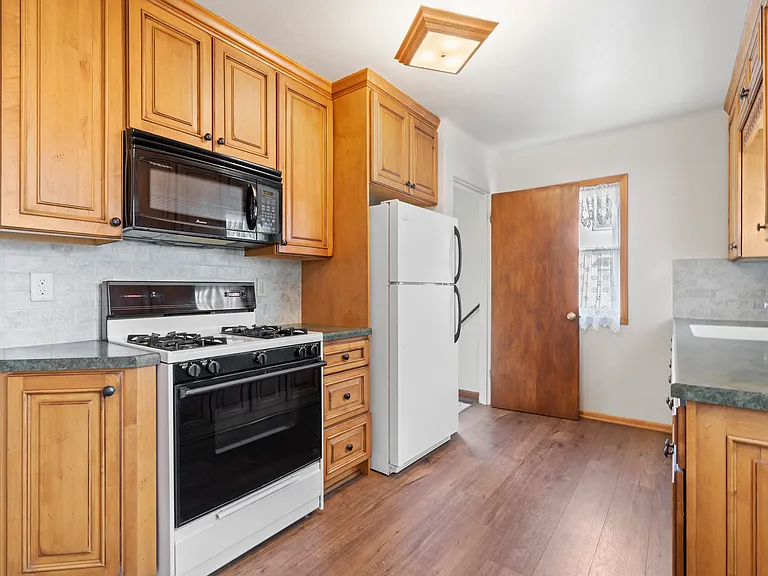 1310 Virginia St — Photo 6