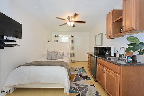 2nd image of 3840 Motor Ave #3