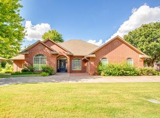 3206 Whippoorwill Ln, Enid, OK 73703