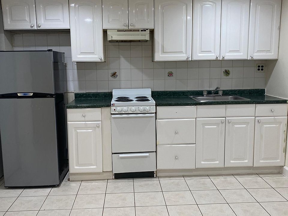 1st image of 3004 Randall Ave #1