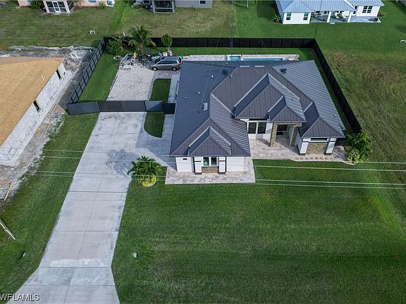 4th image of 1327 Chiquita Blvd N