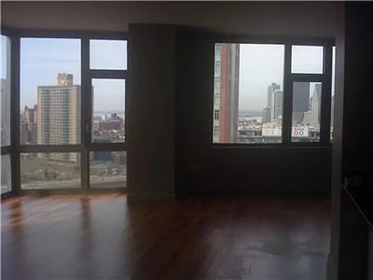 Rented by R New York | media 28