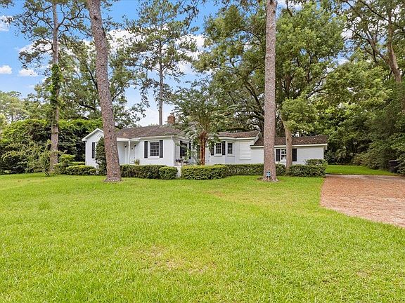 4th image of 1924 Greenwood Dr