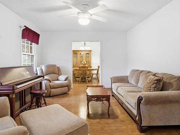 5th image of 304 Chestnut St