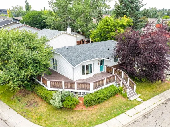85 Rideau Close SW, Airdrie, AB T4B 1A7