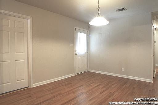 2nd image of 1531 Bailey Ave