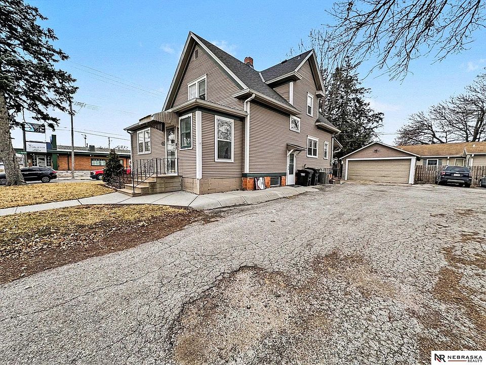 1st image of 1105 N 33rd St