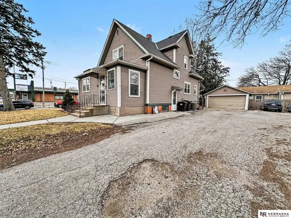 1105 N 33rd St, Lincoln, NE 68503