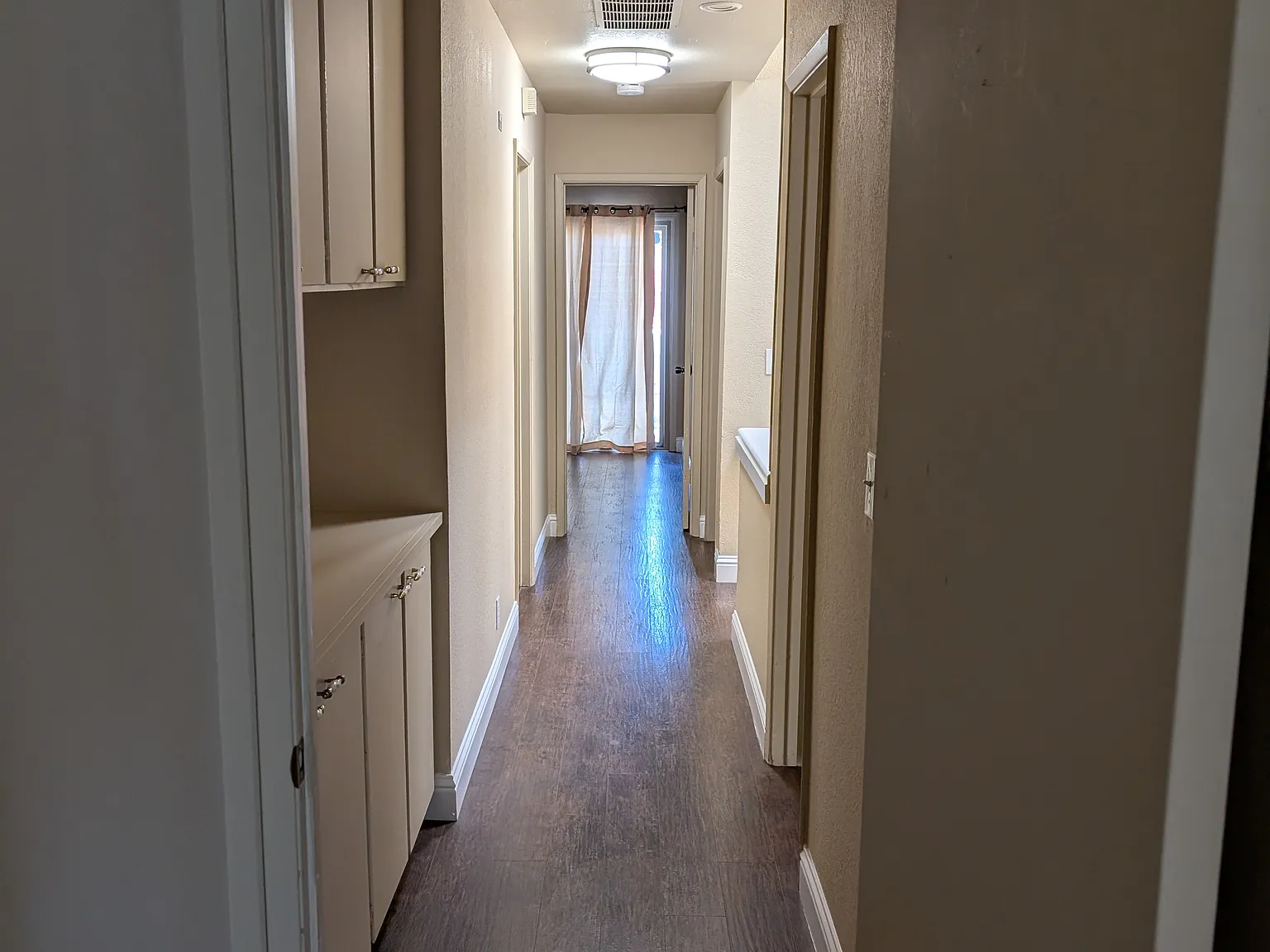 4 bed, 2.5 bath, 1712 sqft, $4,200 — Photo 2