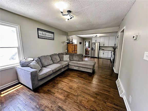 3rd image of 430 N Chelsea Ave