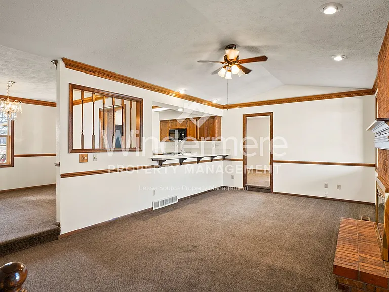 10435 N Iroquois Ct — Photo 9