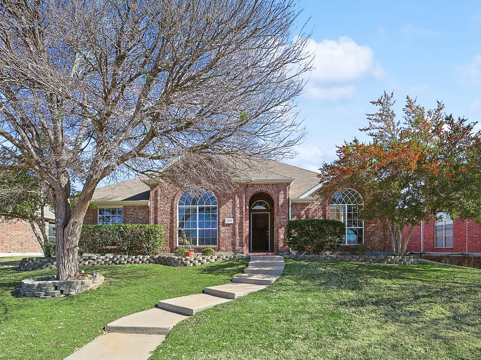 4 bed, 2.5 bath, 2564 sqft, $2,700 — Photo 3