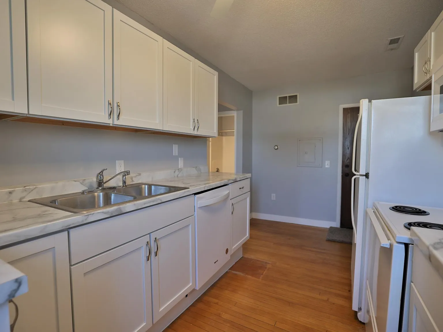 1 bed, 775 sqft, $1,200 — Photo 2