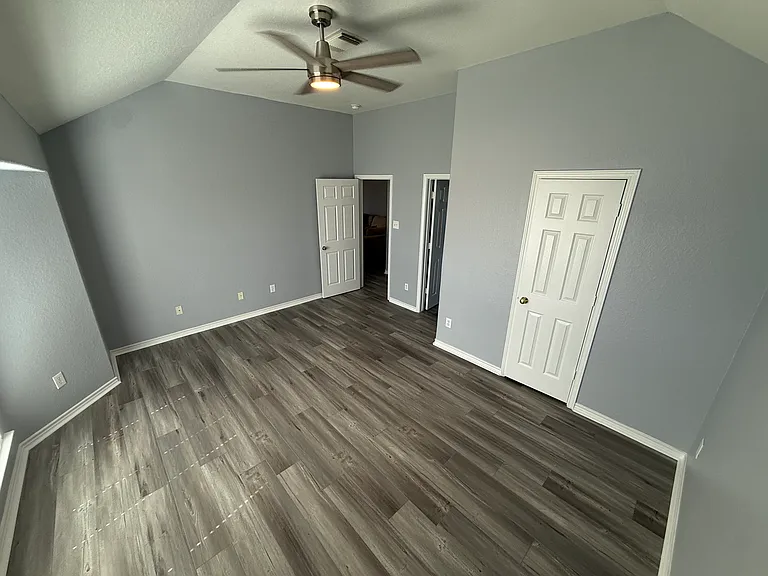 218 Texas Ave — Photo 6
