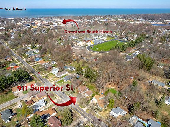 3rd image of 911 Superior St