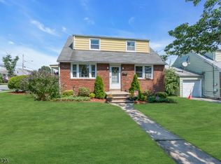 242 Pandolfi Ave, Secaucus, NJ 07094