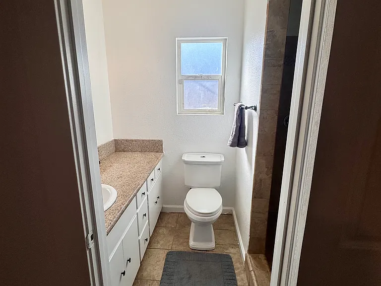 607 Fresno St — Photo 4