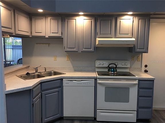 4th image of 70 Birdsong Ct