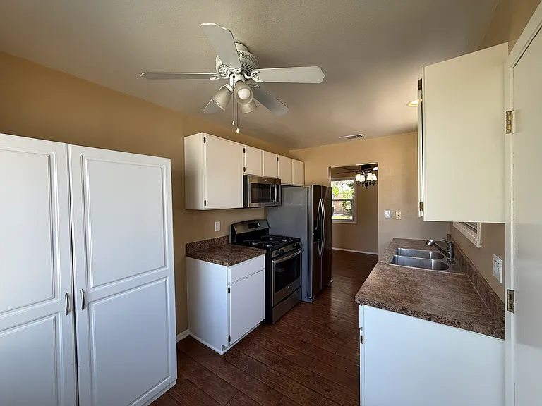 2307 Lupin St #A — Photo 8
