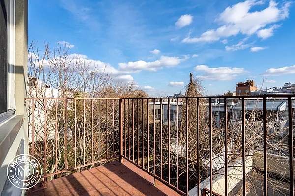 Rented by MySpaceNYC | media 11