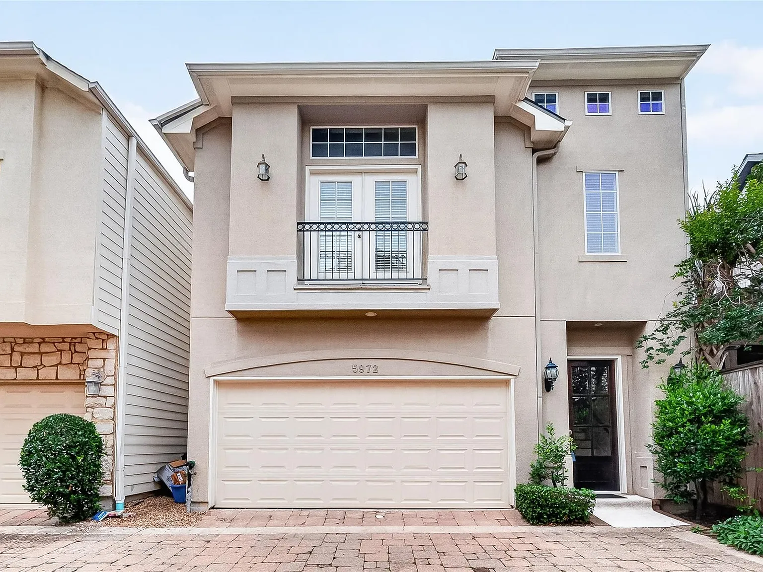 3 bed, 3.5 bath, 2371 sqft, $2,800 — Photo 1