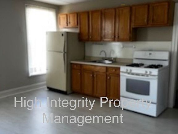4th image of 410 Maple Ave #4