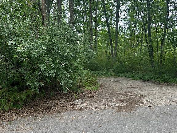 2nd image of 933 Hammond Rd