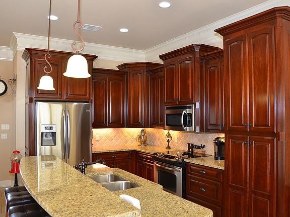 5th image of 575 Chinquipin Dr