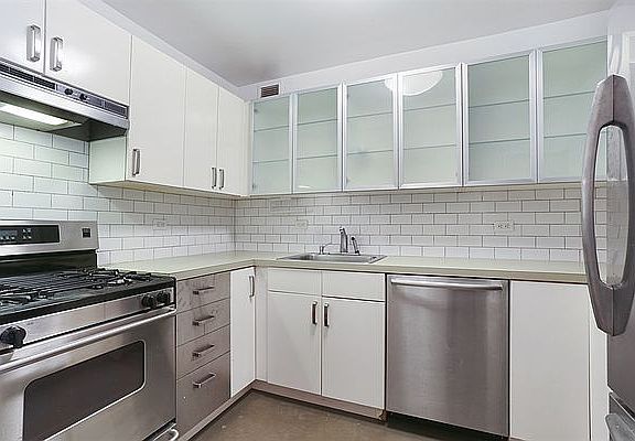 4th image of 240 E Houston St APT 4D