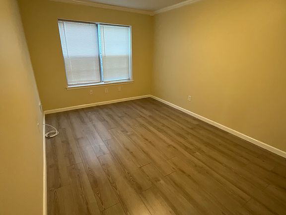 5th image of 204 Waters Edge Dr #204