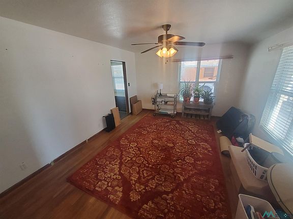 3rd image of 812 W Quay Ave