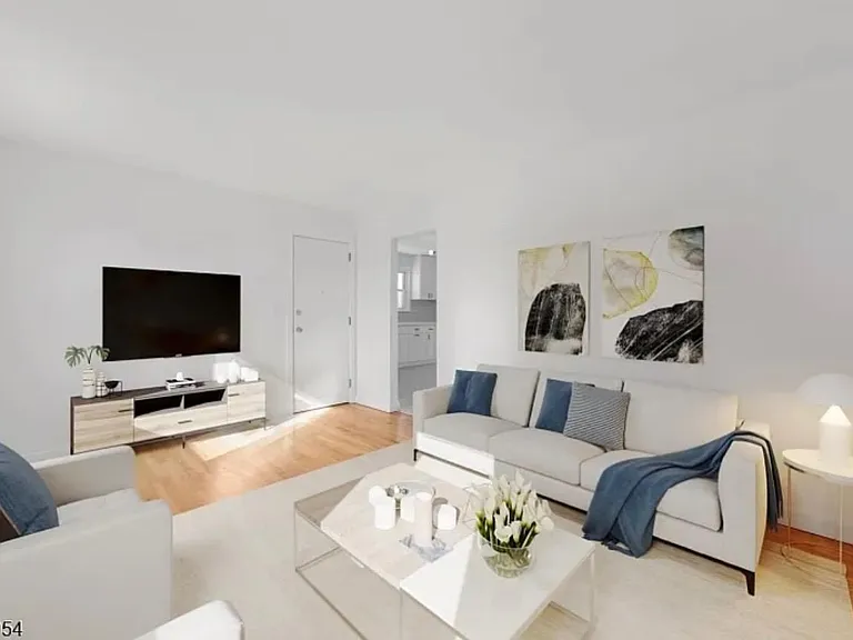 114 King St #3 — Photo 4