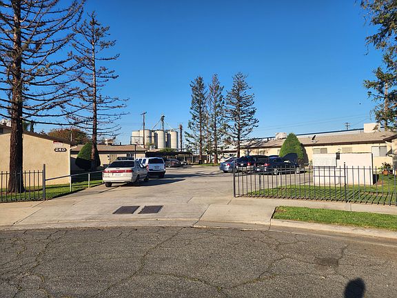 3rd image of 240 W Vetter Drive