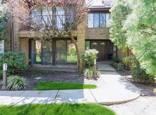 318 Willowbrook Dr, North Brunswick, NJ 08902
