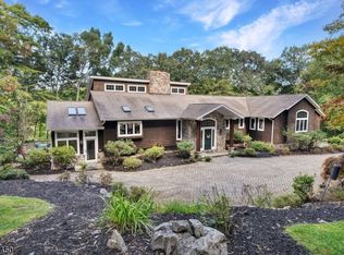 19 Twin Hills Dr, Boonton, NJ 07005